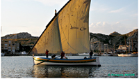 Deux barques à voiles latines mére et filles sur l'Hérault